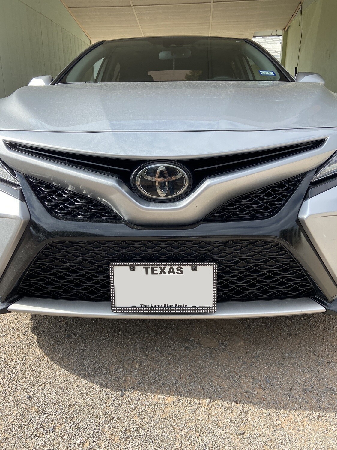Sly Bracket fits Toyota Camry with mesh-style lower grille.