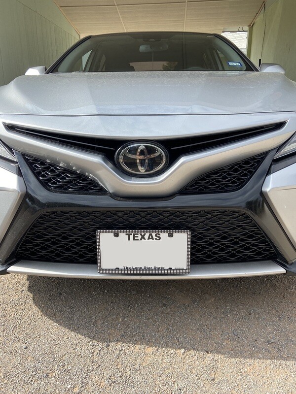 Sly Bracket fits Toyota Camry with mesh-style lower grille.