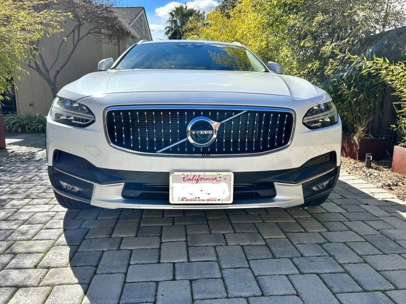 Sly Bracket fits Volvo V90 with horizontal lower grille.