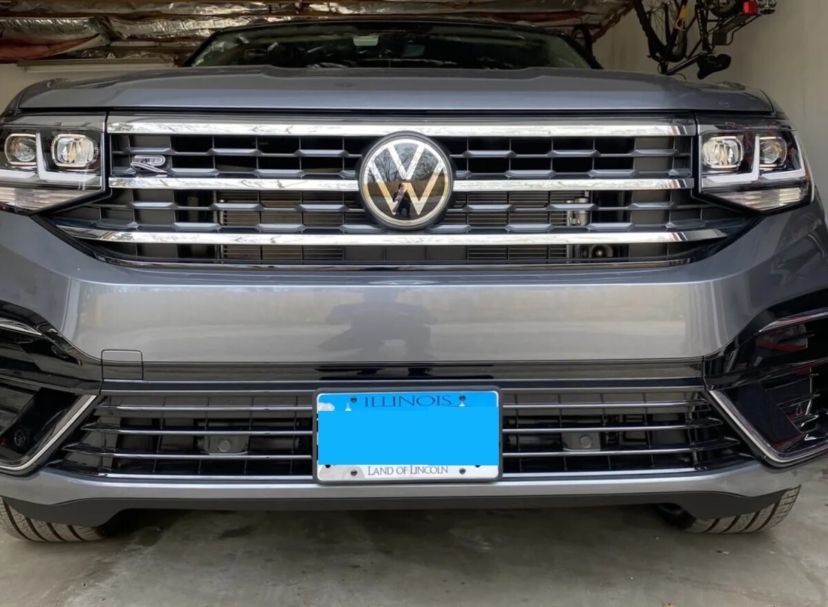 Sly Bracket fits Volkswagen Atlas with horizontal and vertical slats lower grille