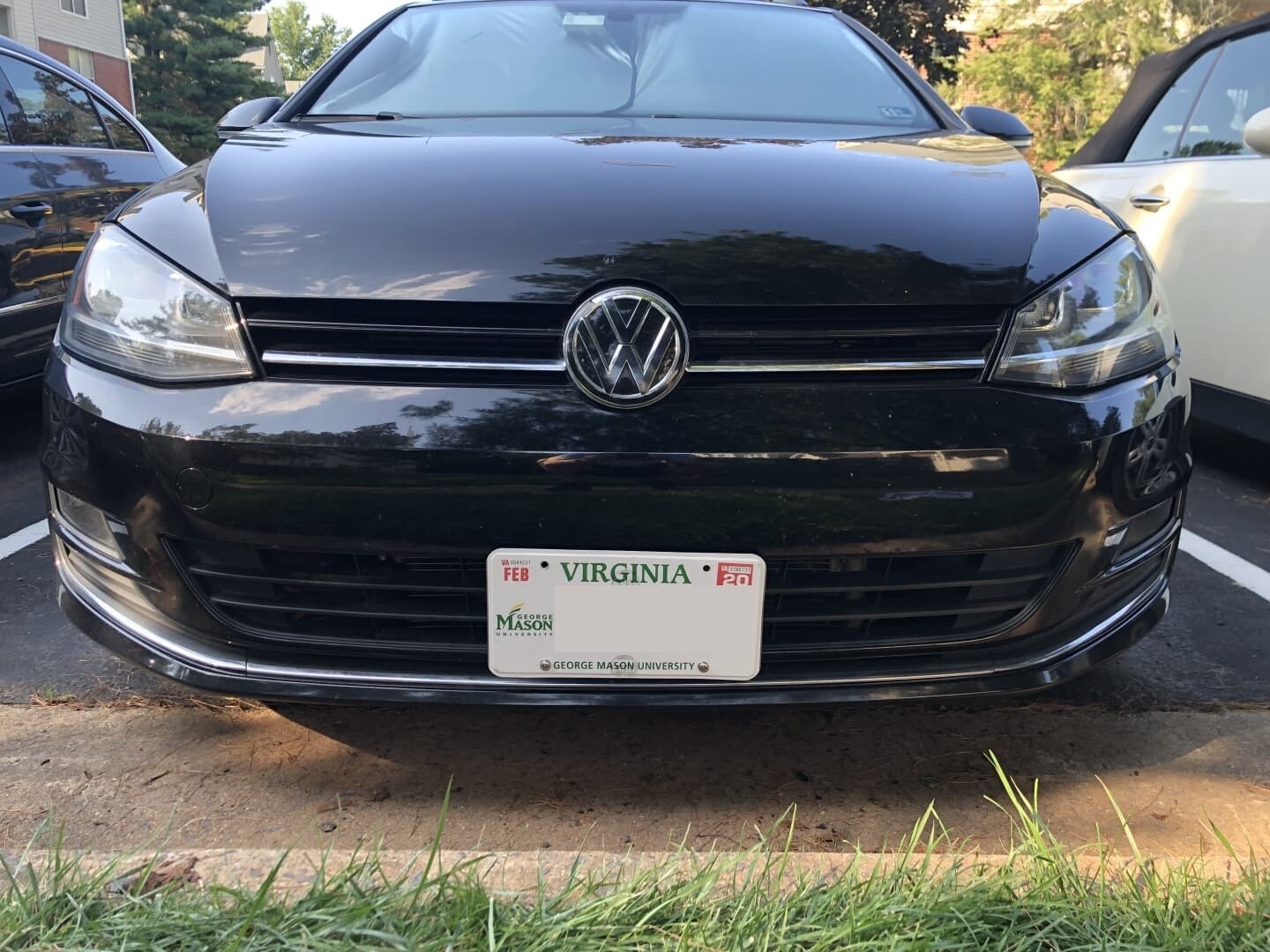 Sly Bracket fits Volkswagen Golf with horizontal or vertical slats lower grille.