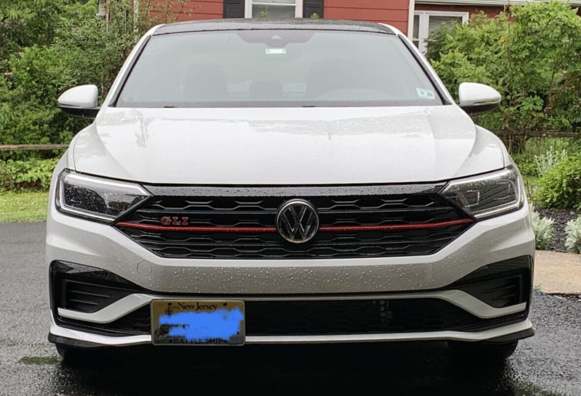 Sly Bracket fits Volkswagen Jetta with mesh-style lower grille.