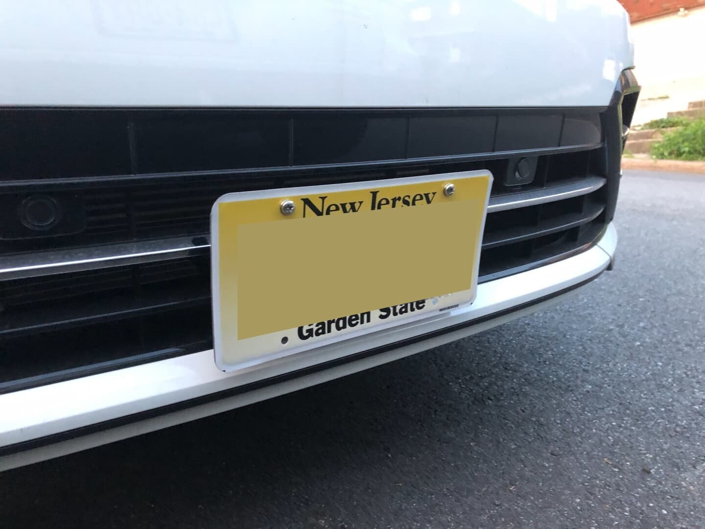 Sly Bracket fits Volkswagen Tiguan with horizontal or vertical slats lower grille.