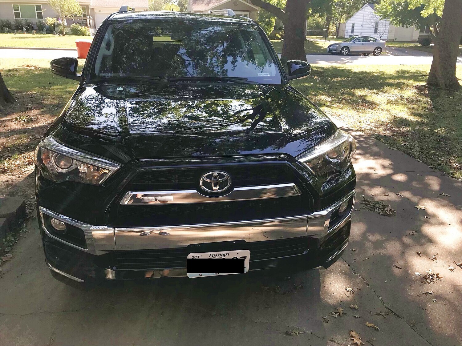 Sly Bracket fits Toyota 4Runner Limited with horizontal slats lower grille.
