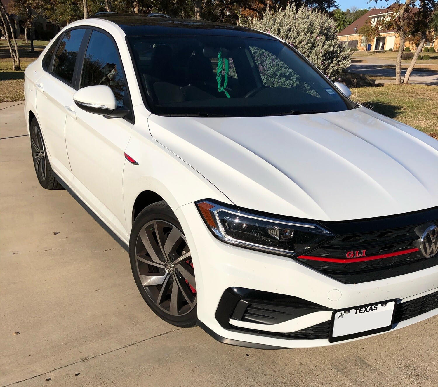 SLY BRACKET FOR VOLKSWAGEN JETTA WITH MESH STYLE LOWER GRILLE