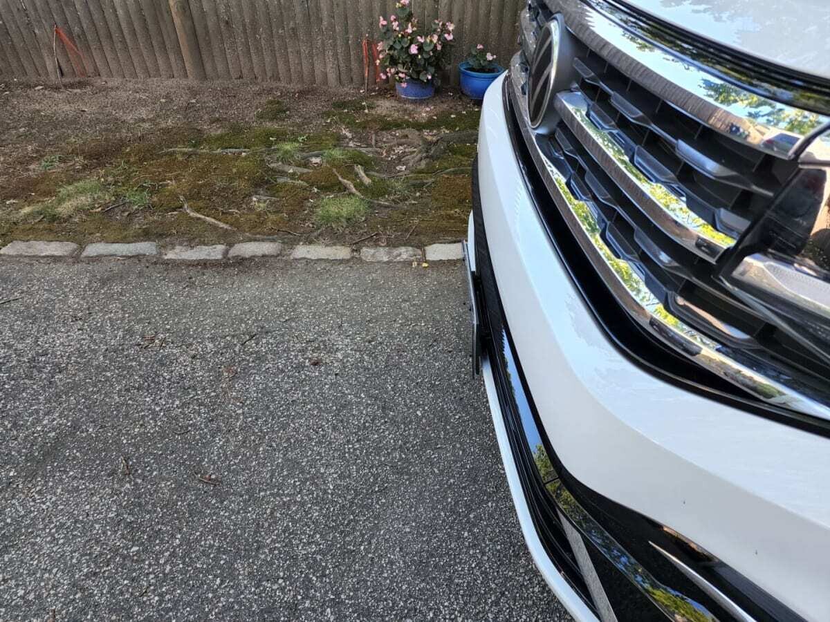Sly Bracket fits Volkswagen Atlas with horizontal and vertical slats lower grille