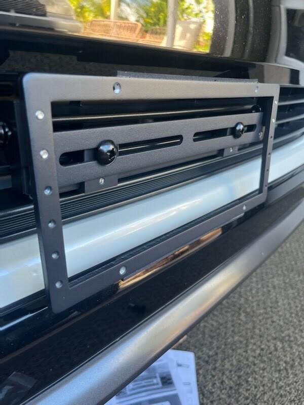 SLY BRACKET FITS TOYOTA 4RUNNER LIMITED WITH HORIZONTAL SLATS LOWER GRILLE