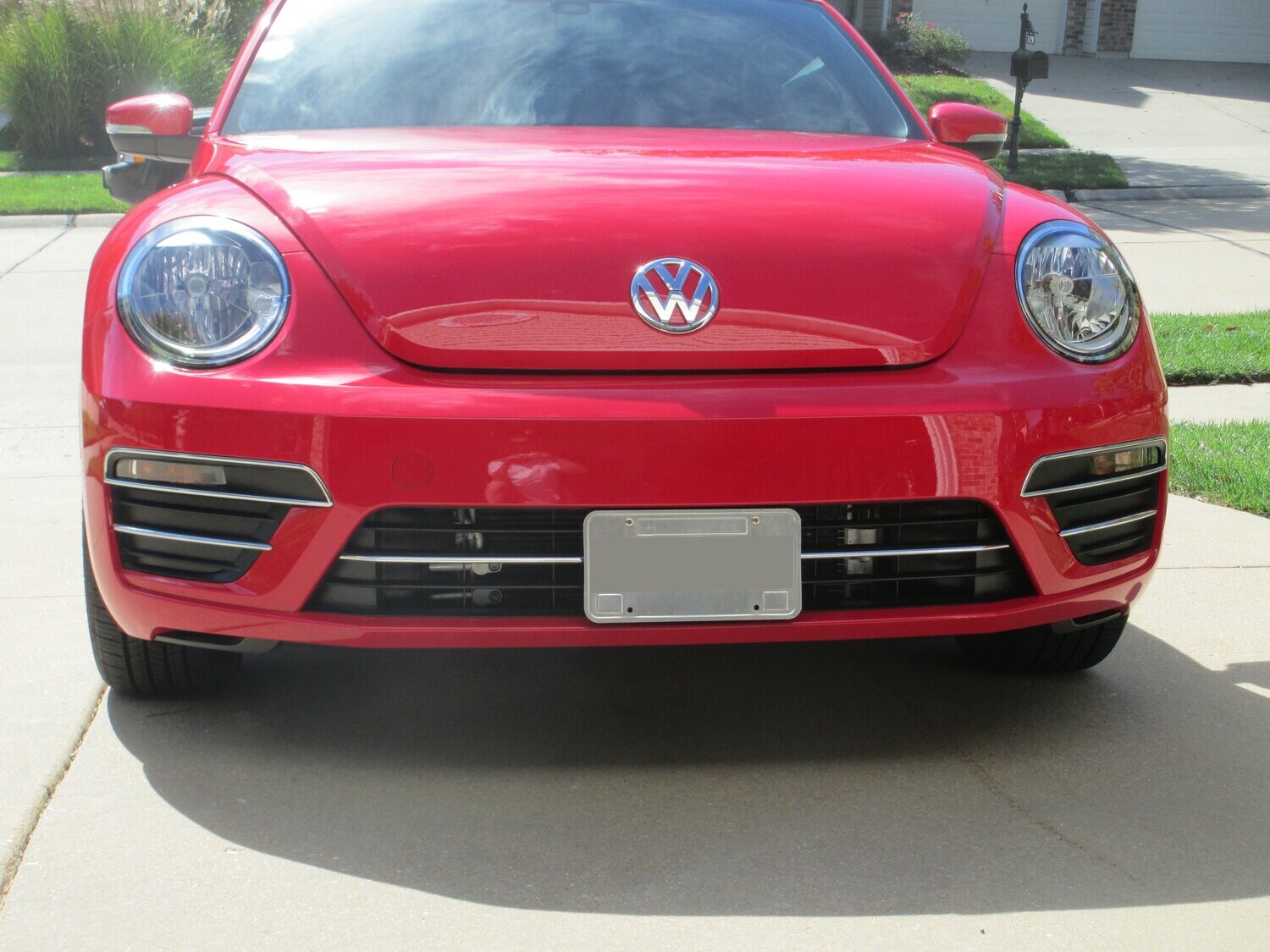 Sly Bracket fits Volkswagen Beetle with horizontal slats lower grille.
