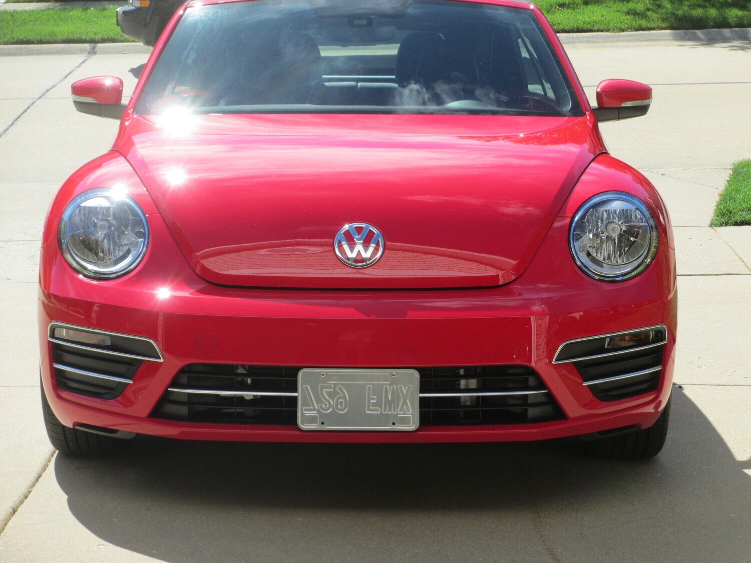 SLY BRACKET FITS VOLKSWAGEN BEETLE WITH HORIZONTAL SLATS LOWER GRILLE