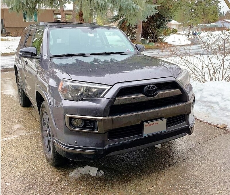 Sly Bracket fits Toyota 4Runner Limited with horizontal slats lower grille.