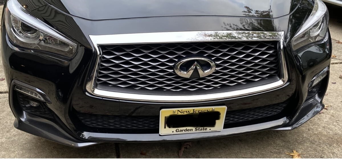 Sly Bracket for Infiniti Q50 with mesh lower grille.