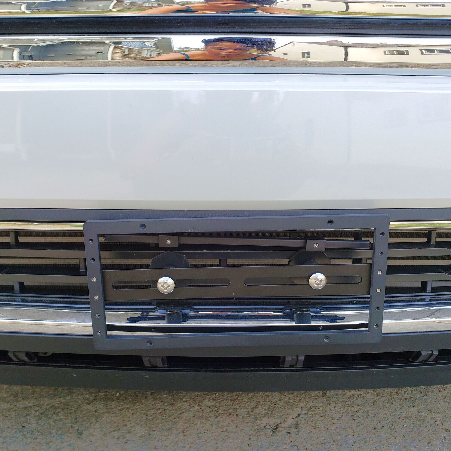 SLY BRACKET FOR GMC ACADIA WITH HORIZONTAL SLATS LOWER GRILLE (2020-2023)