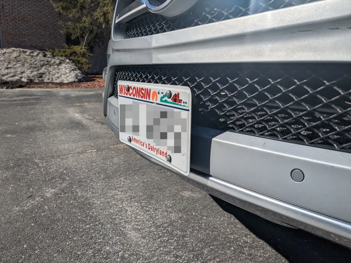 Sly Bracket for Mercedes-Benz models with mesh lower grille.
