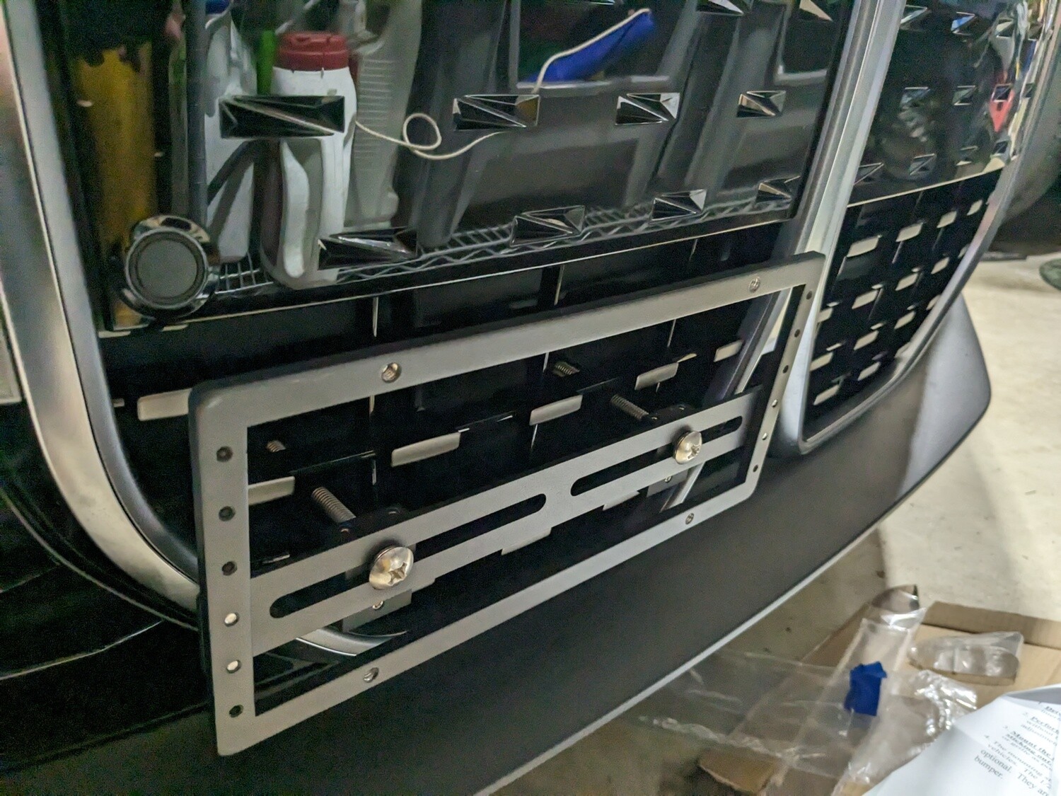 Sly Bracket fits 2023, 2024 BMW i4 eDrive35, eDrive40 and M50 with horizontal slats lower grille.