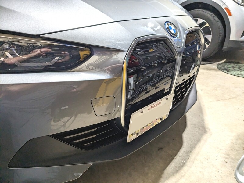 Sly Bracket fits 2023, 2024 BMW i4 eDrive35, eDrive40 and M50 with horizontal slats lower grille.
