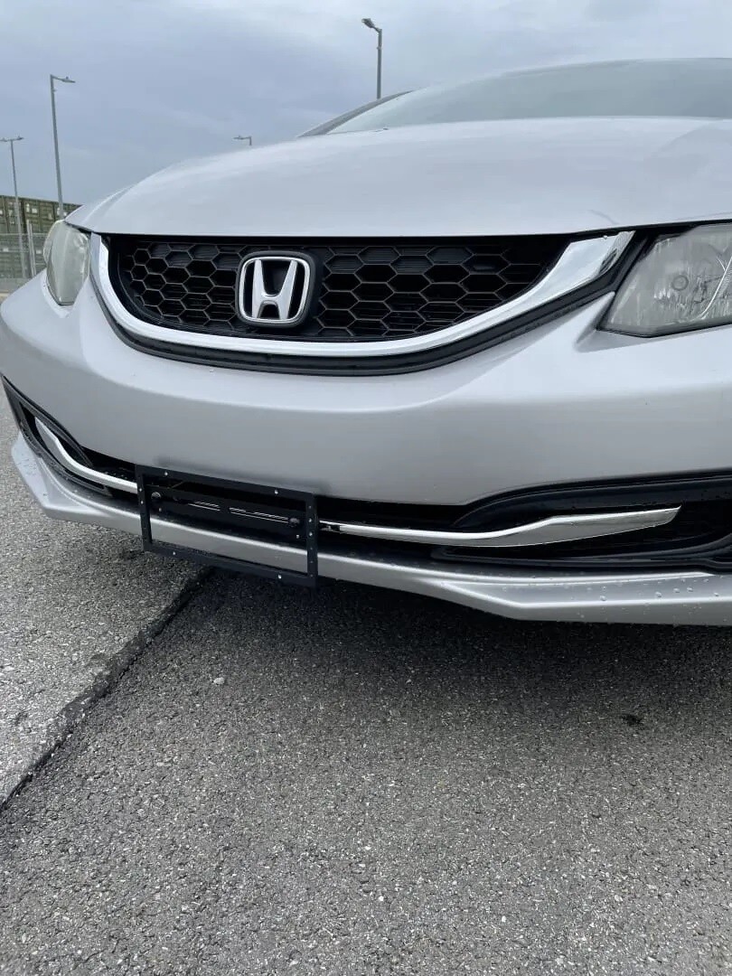 Sly Bracket for Honda models with horizontal slat lower grille.