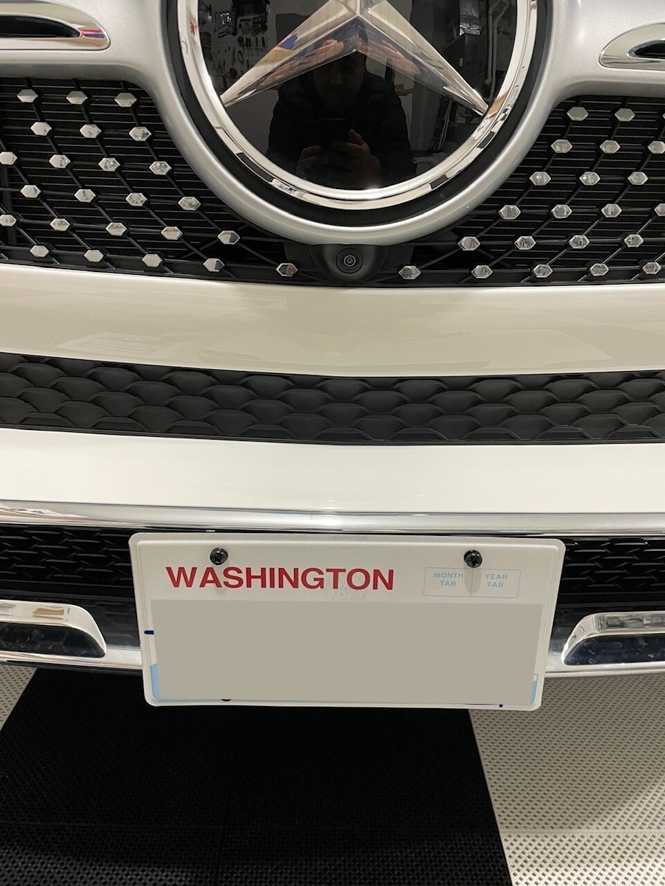 Sly Bracket for Mercedes GLE 450, 350 63, 53, 43 with mesh-style lower grille.