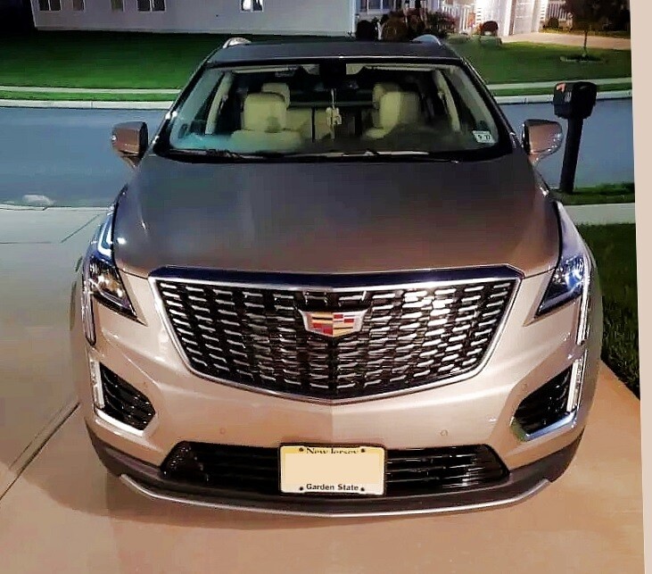 Sly Bracket for Cadillac XT5 with horizontal slat lower grille.