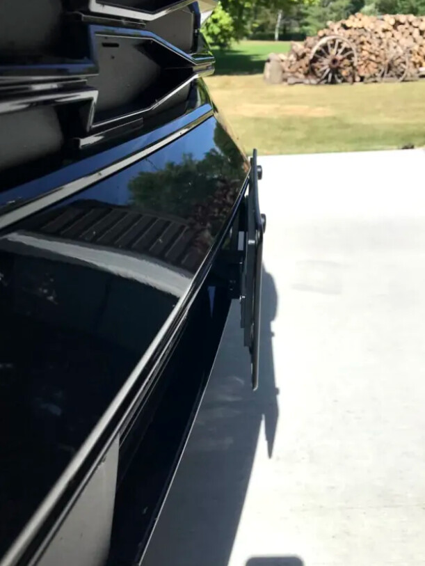 Sly Bracket fits Chevy Blazer with horizontal slats lower grille.