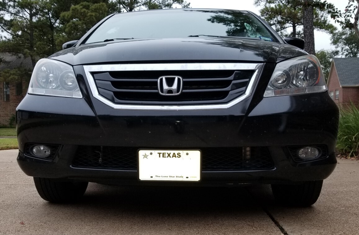 Sly Bracket for Honda Odyssey with mesh-style lower grille.
