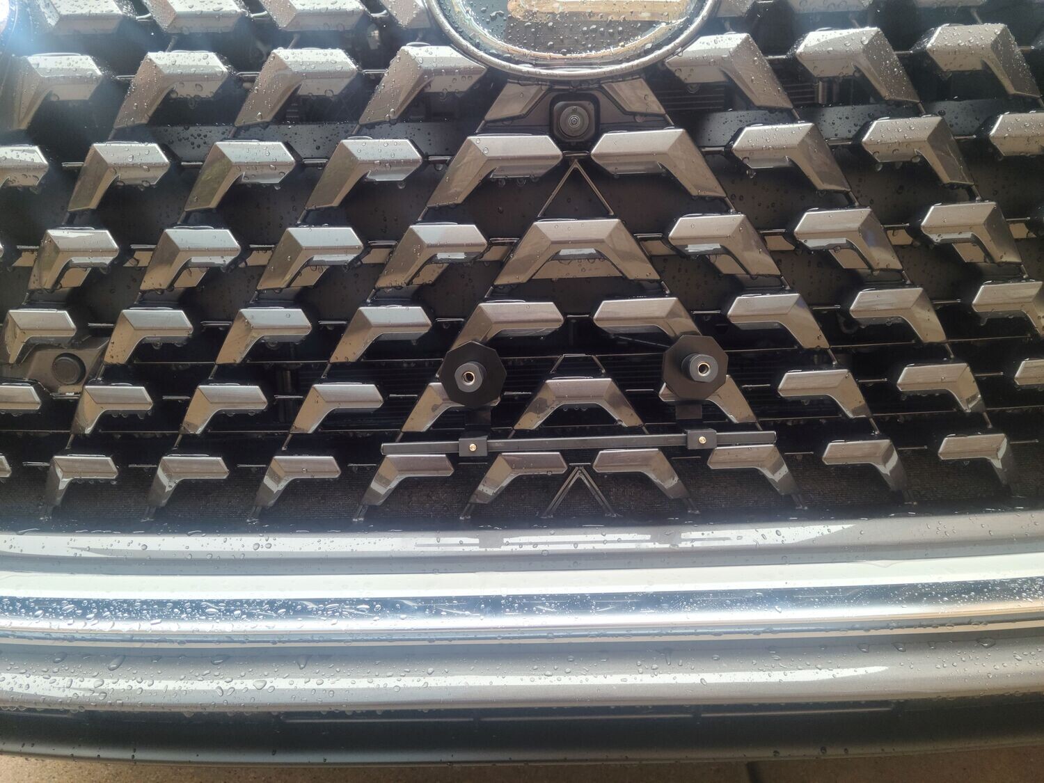 Sly bracket for Lexus GX 460 with mesh grille.