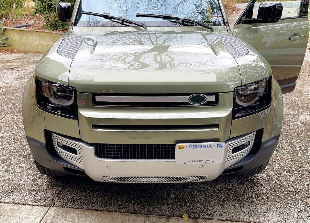 Sly Bracket for Land Rover Defender with mesh grille.