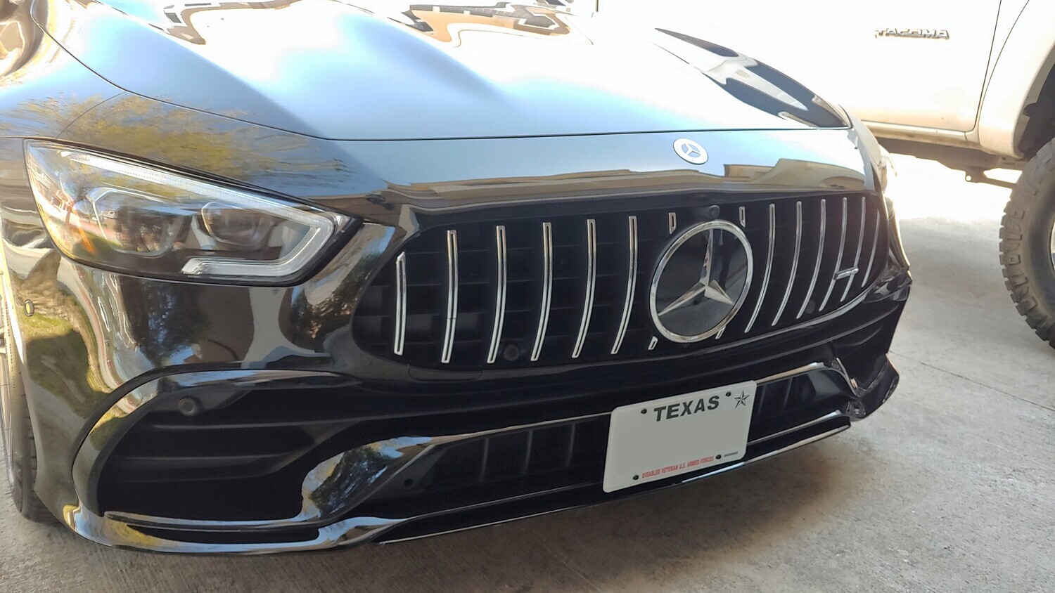 Sly bracket fits 2021 Mercedes-Benz GT43 and GT53 with horizontal slats lower grille.