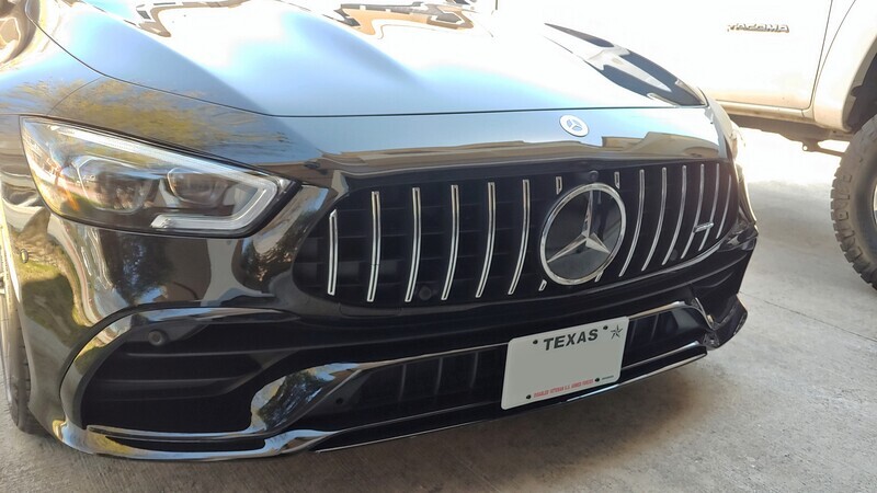 Sly bracket fits 2021 Mercedes-Benz GT43 and GT53 with horizontal slats lower grille.