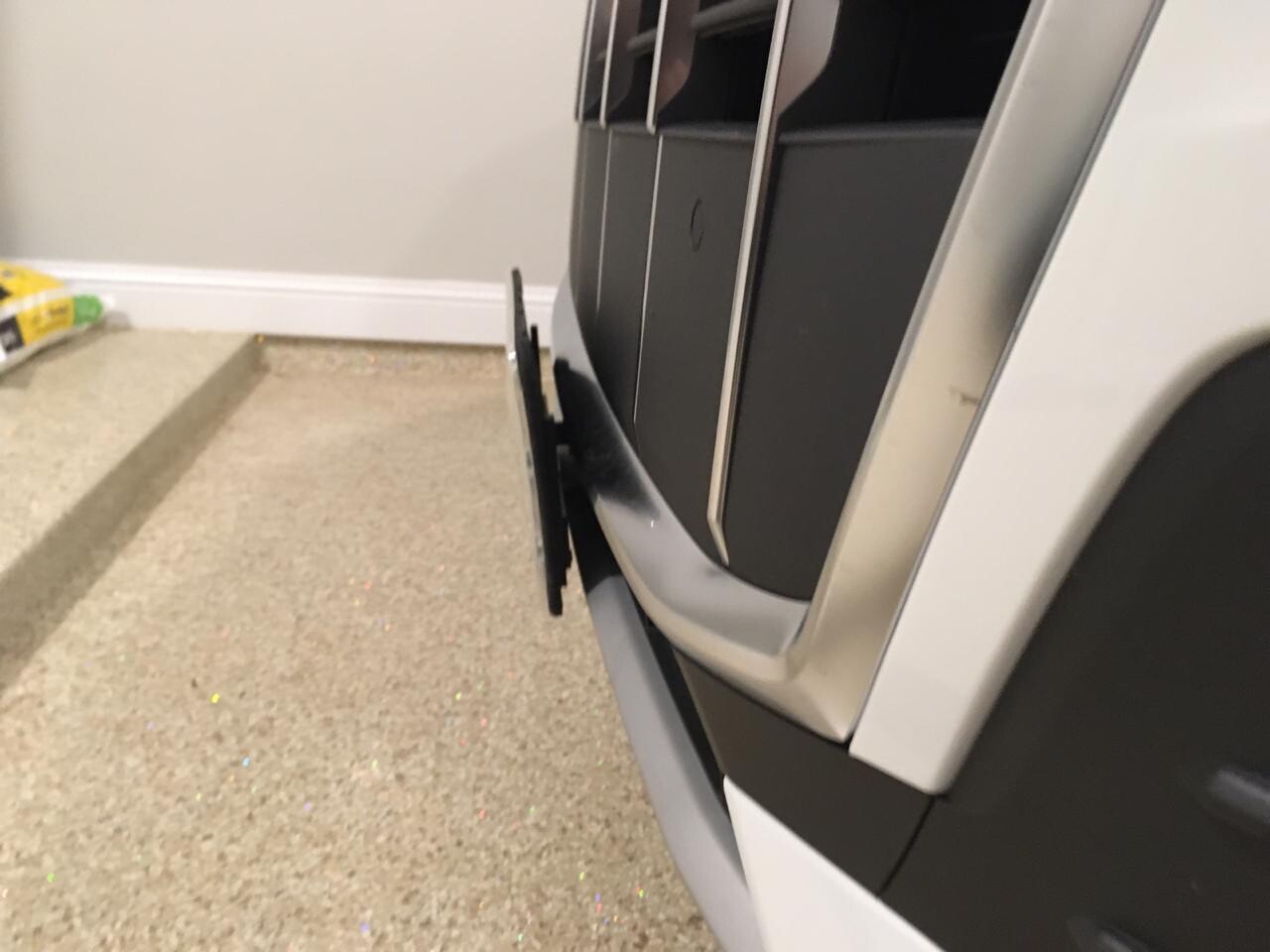 Sly Bracket for the Audi Q7 and SQ7 featuring horizontal or vertical slats on the lower grille.