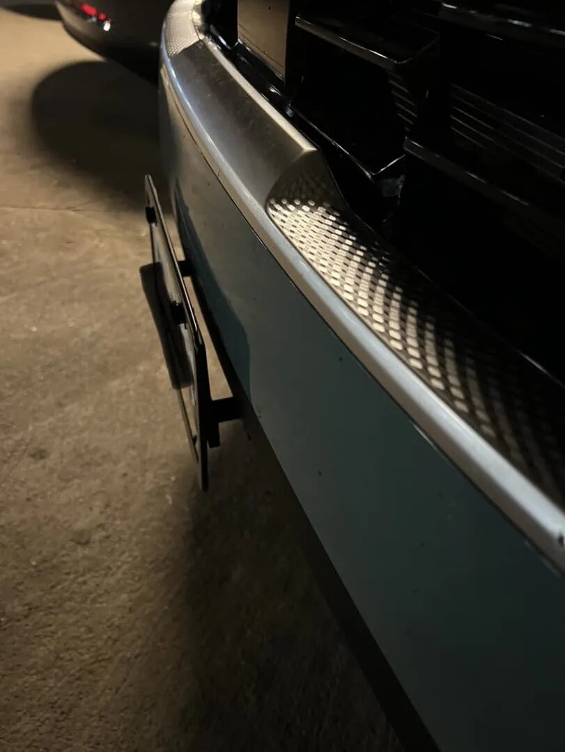 Sly Bracket fits Kia Seltos with horizontal slat lower grille.