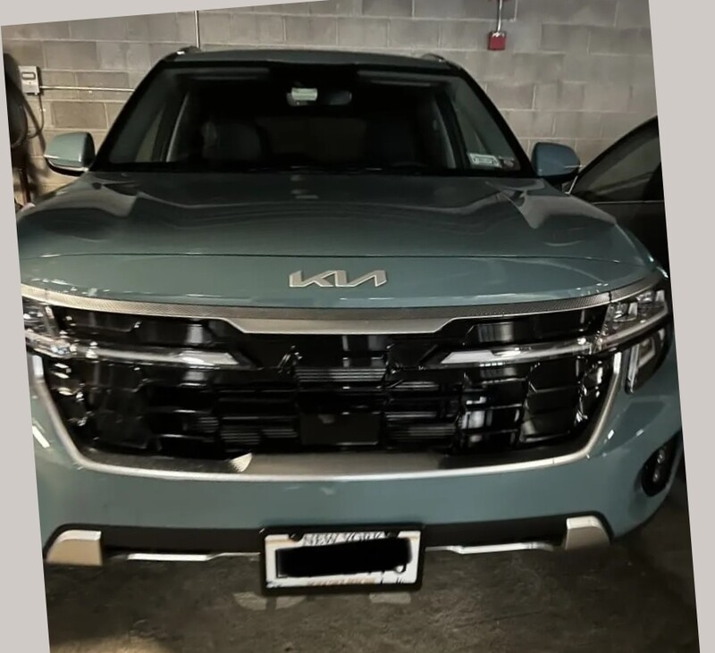 Sly Bracket fits Kia Seltos with horizontal slat lower grille.
