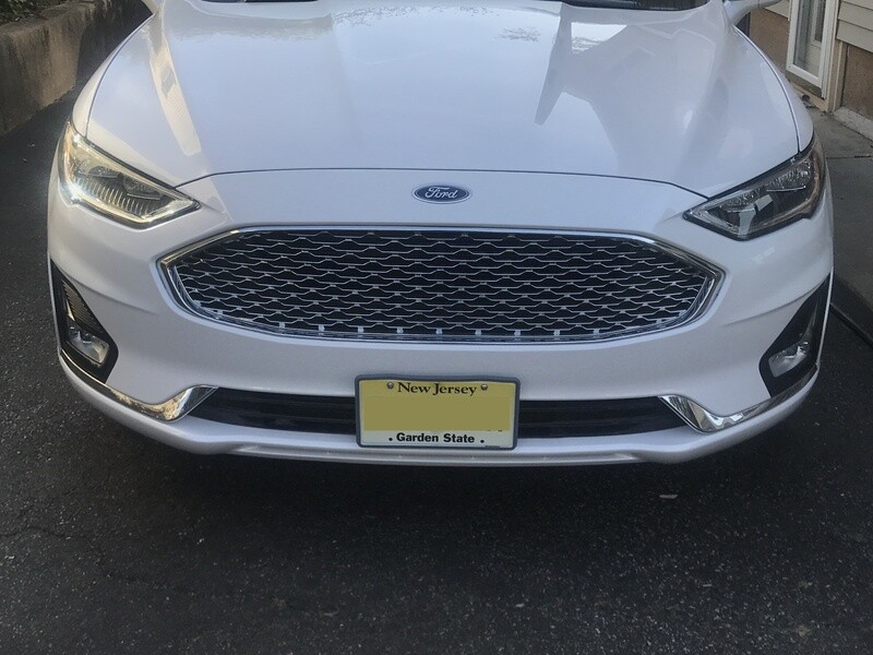 Sly Bracket for Ford Fusion with horizontal slat lower grille.