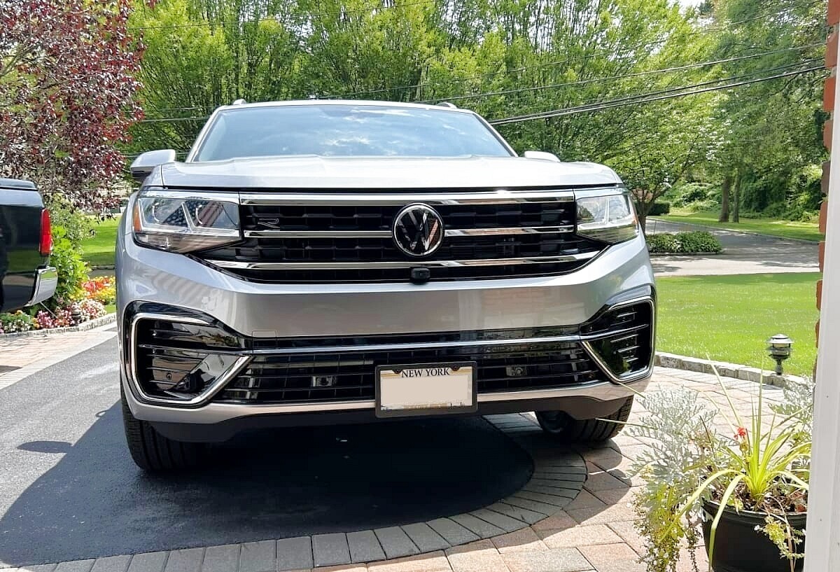 Sly Bracket fits Volkswagen Atlas with horizontal and vertical slats lower grille