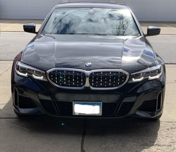 Sly Bracket for BMW M340i with mesh lower grille.