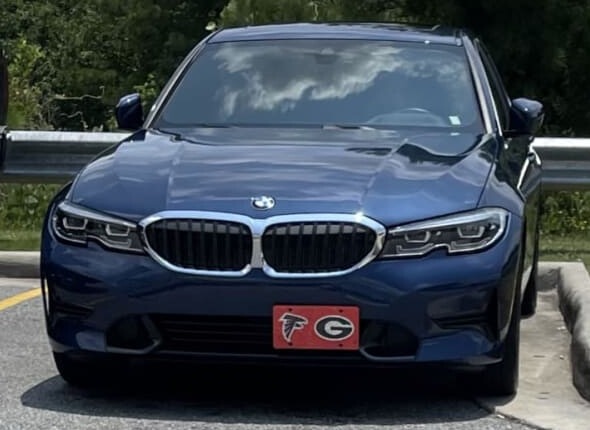 Sly Bracket for BMW330i with horizontal slats lower grille.