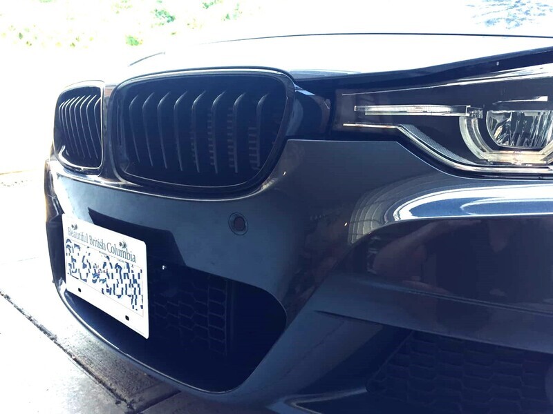 Sly Bracket for BMW 330e with mesh lower grille.