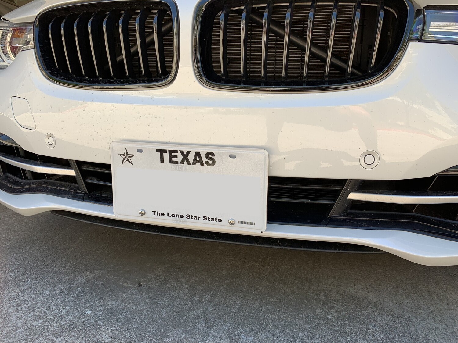 Sly Bracket for BMW 340i with horizontal or vertical slats lower grille.
