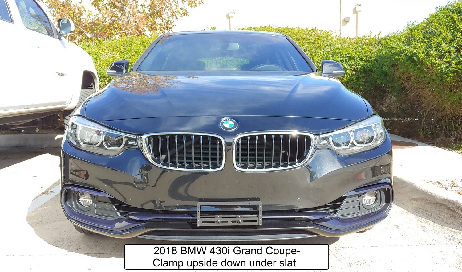 Sly Bracket for BMW 430i with horizontal slats lower grille.