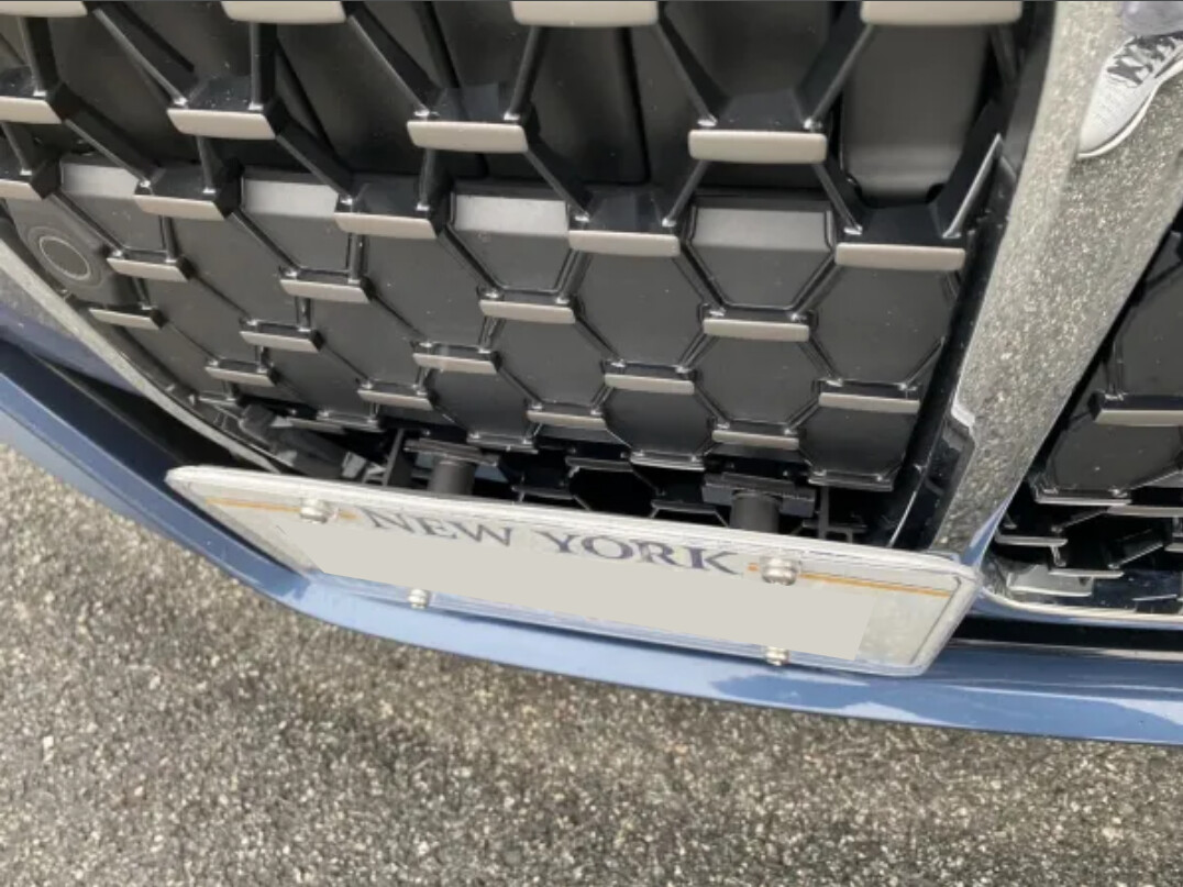 Sly Bracket for 430i with a mesh lower grille.