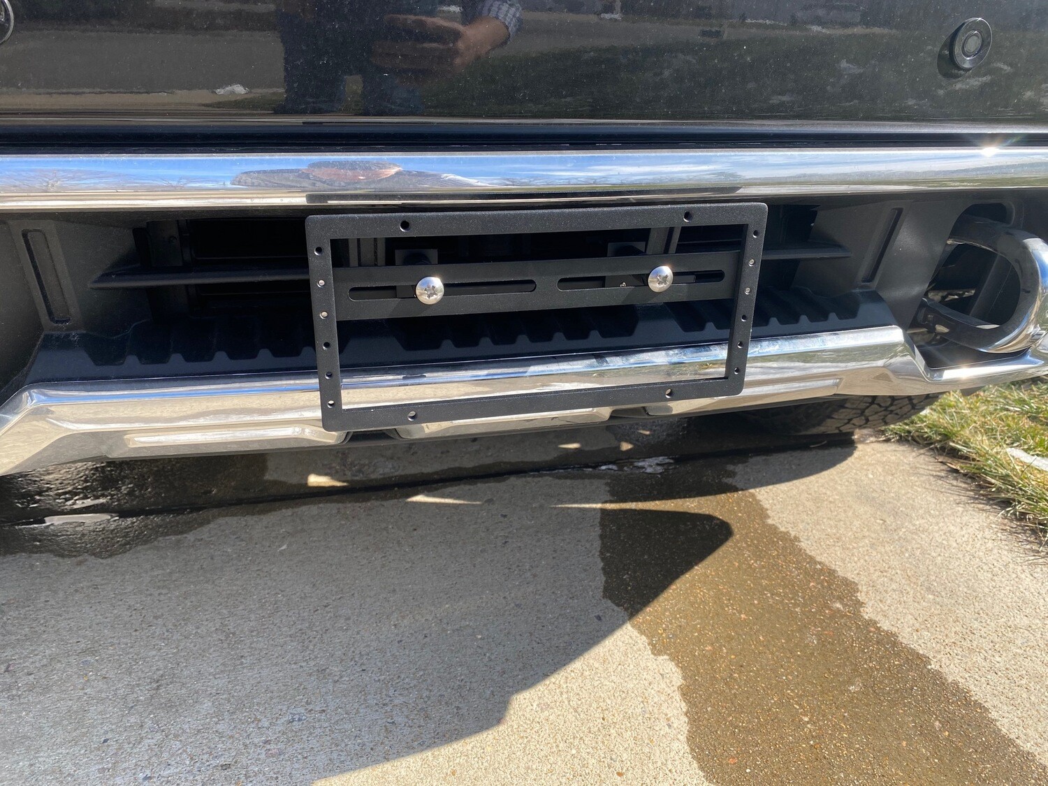 Sly Bracket fits GMC Sierra 2500 with horizontal slats lower grille.
