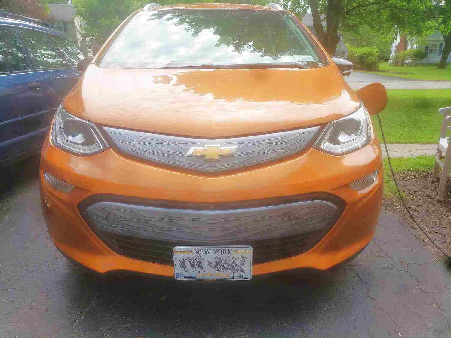 Sly Bracket fits Chevy Bolt with horizontal slats lower grille.