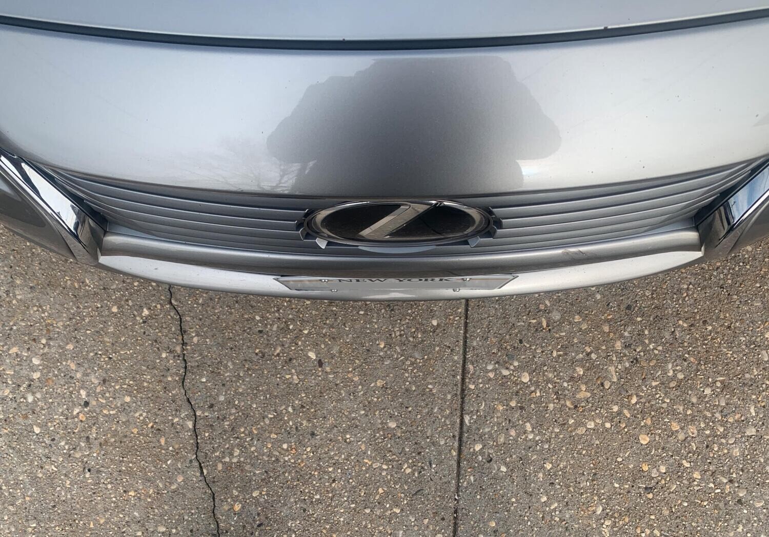 Sly Bracket fits Lexus ES 350 with horizontal slats lower grille