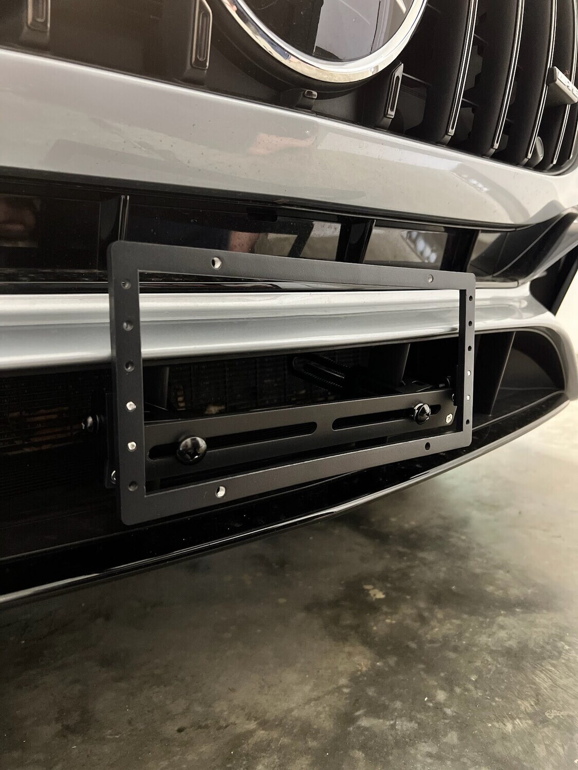 Sly Bracket fits Mercedes-Benz models with horizontal slats lower grille.