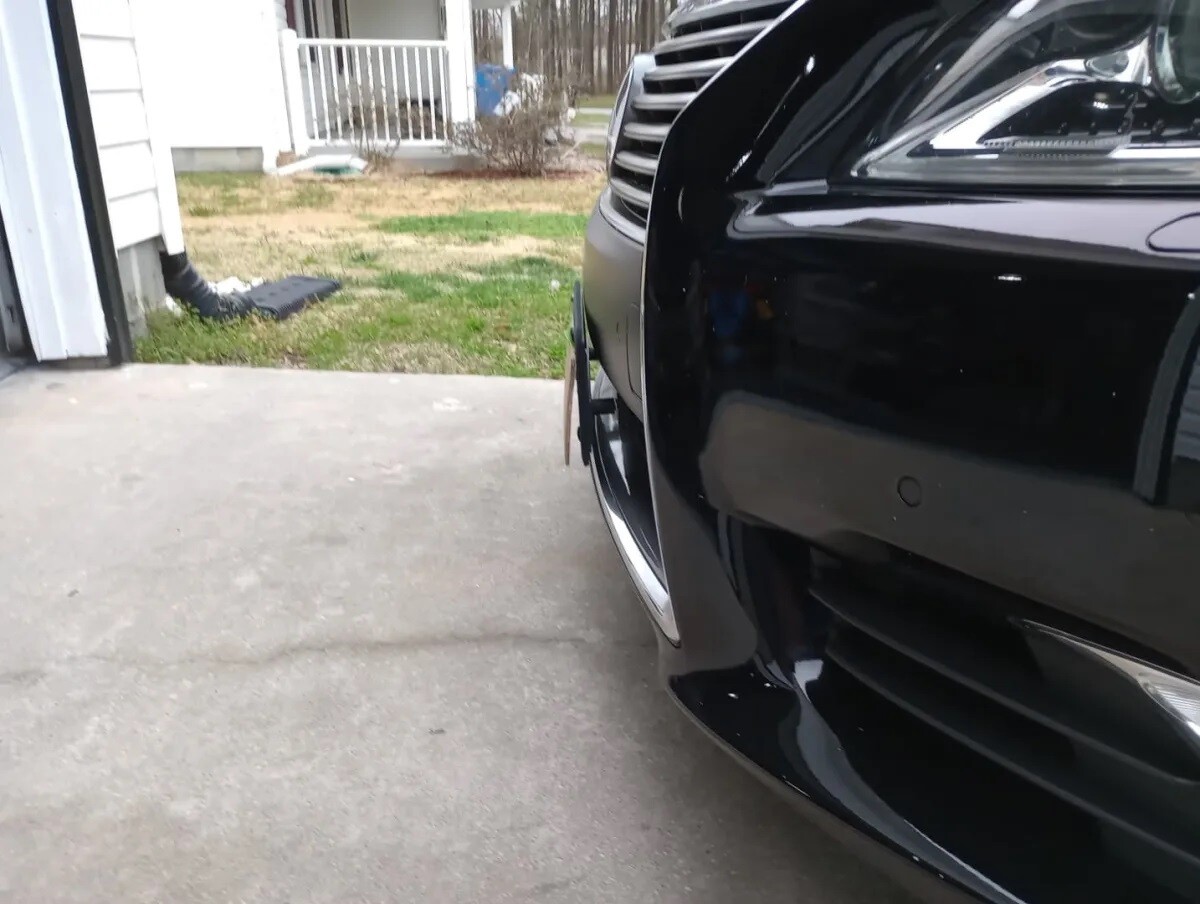 Sly Bracket fits Lexus LS 460 with horizontal slats lower grille.