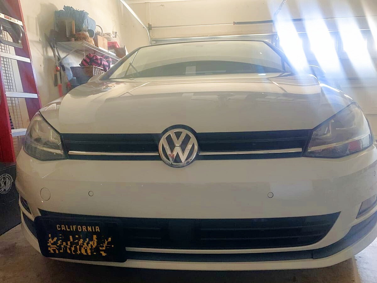 Sly Bracket fits Volkswagen Golf with horizontal or vertical slats lower grille.