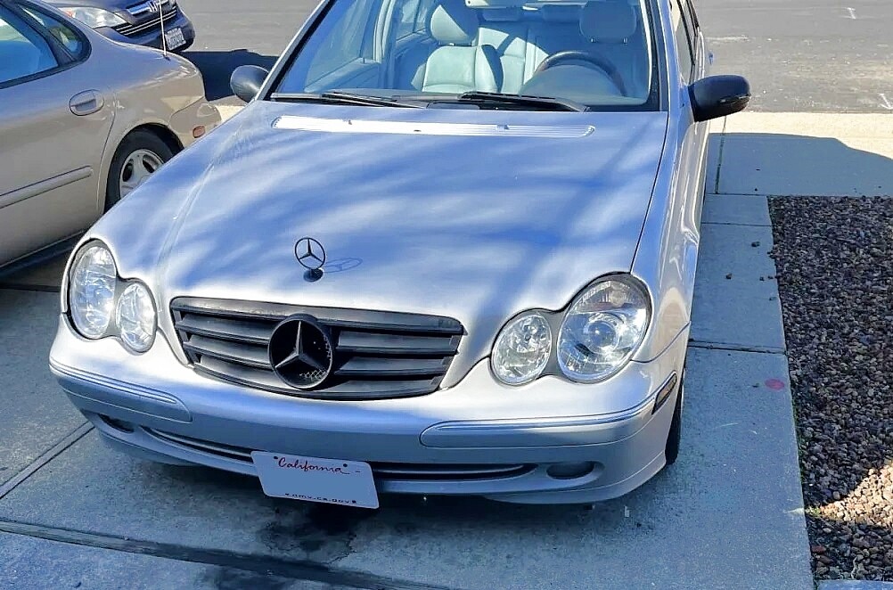 Sly Bracket fits Mercedes-Benz models with horizontal slats lower grille.