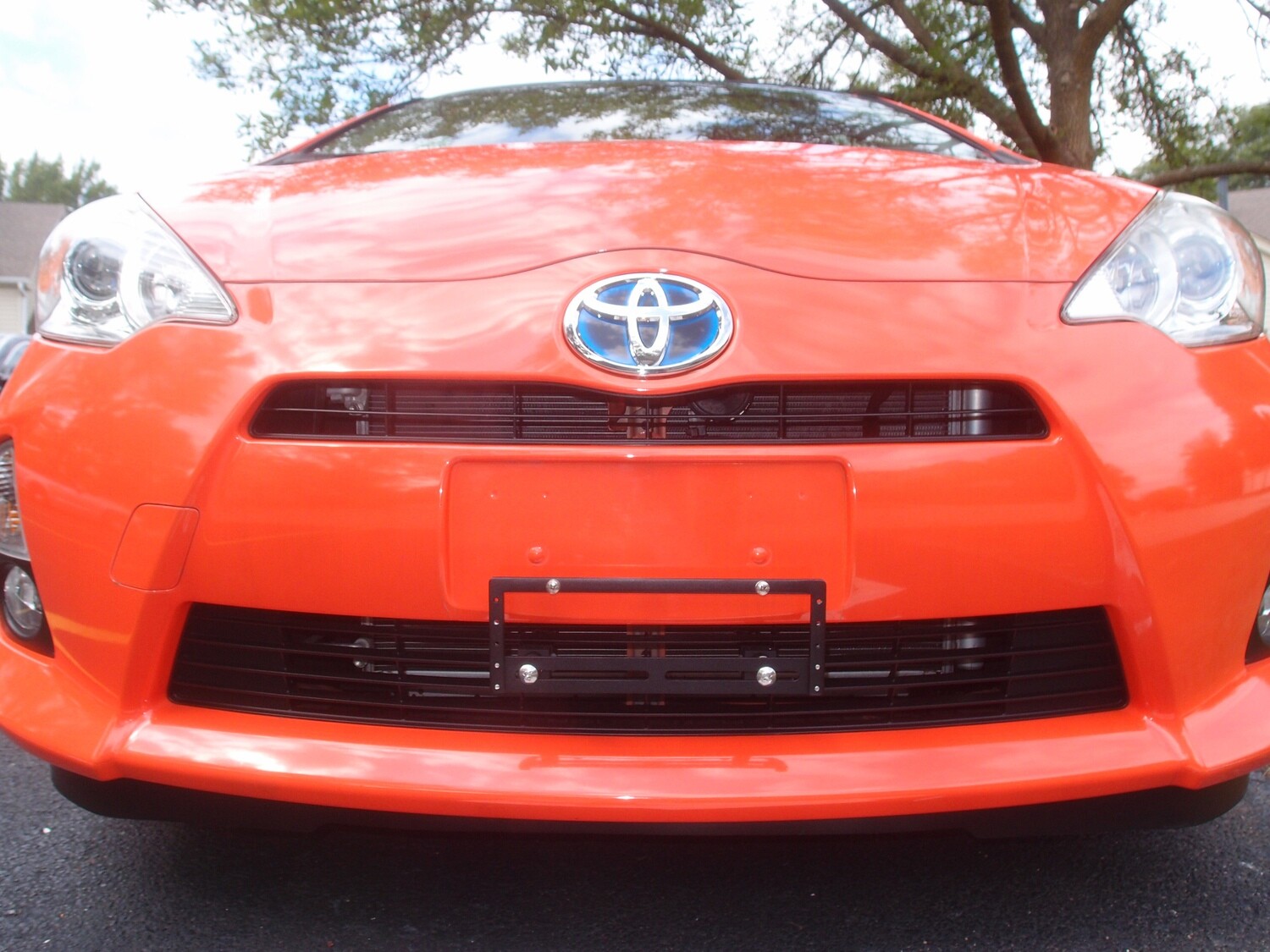 Sly Bracket fits Toyota Prius with horizontal slats lower grille