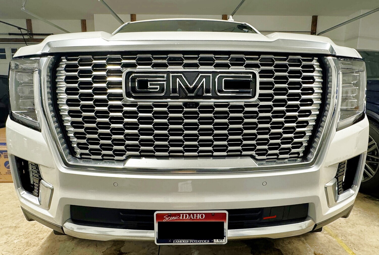 Sly Bracket fits GMC Yukon Denali with horizontal slat lower grille.