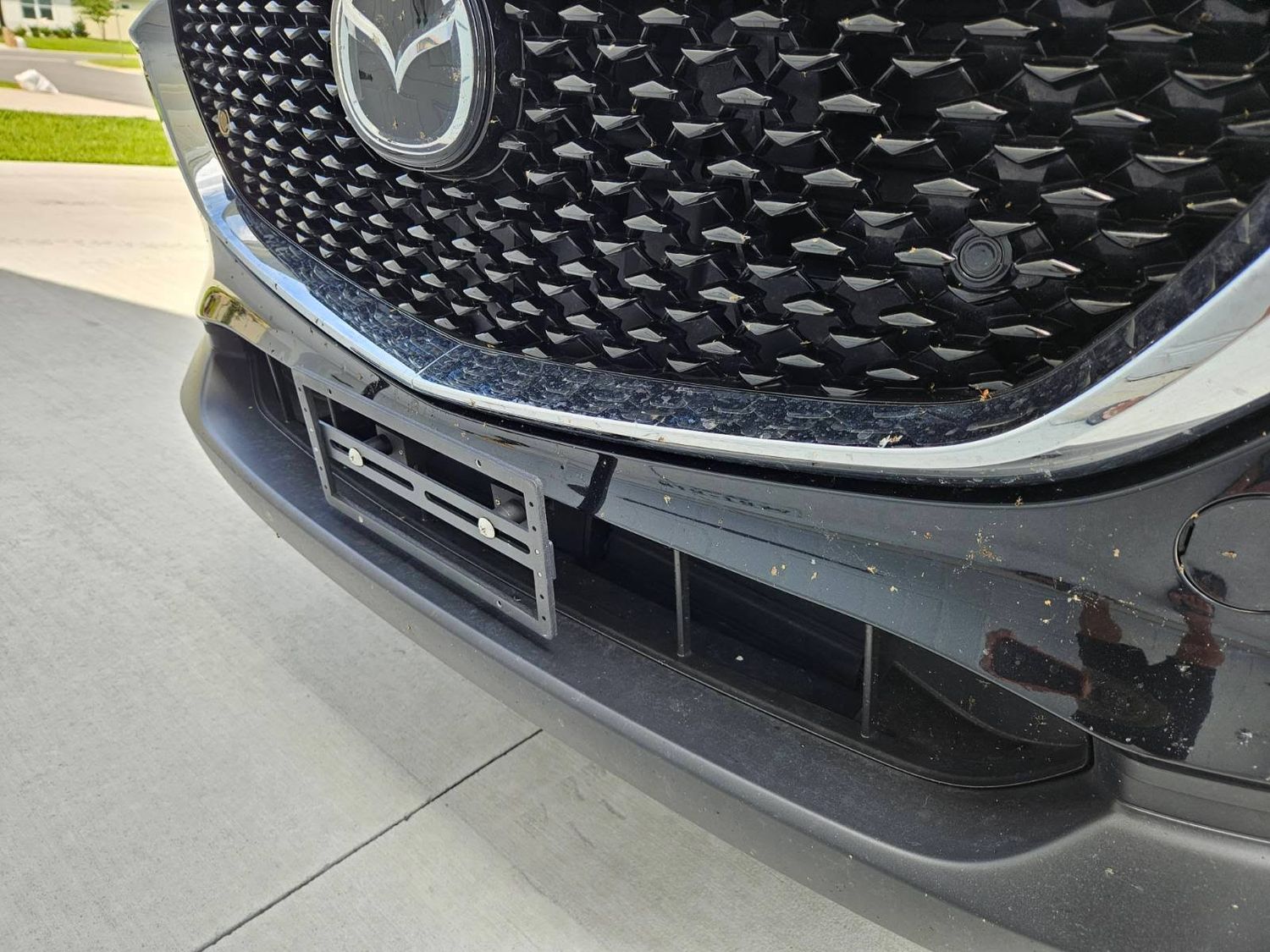 SLY BRACKET FITS MAZDA CX-30 WITH VERTICAL SLATS LOWER GRILLE