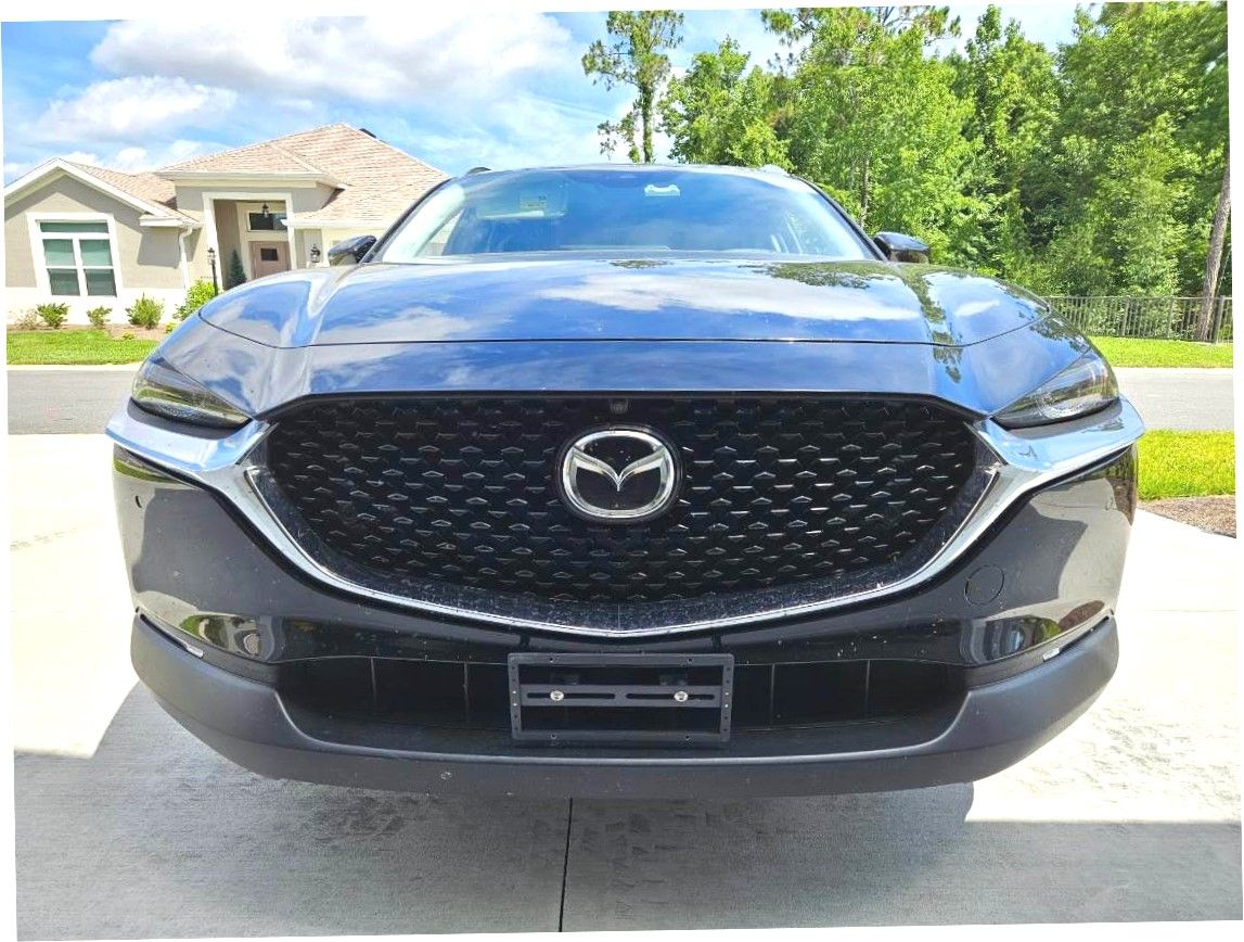Sly Bracket fits Mazda CX-30 with horizontal slat lower grille